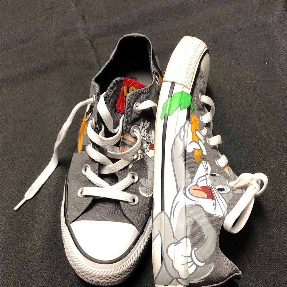 Warner Bros. Looney Tunes Sneakers - Gray and White Converse